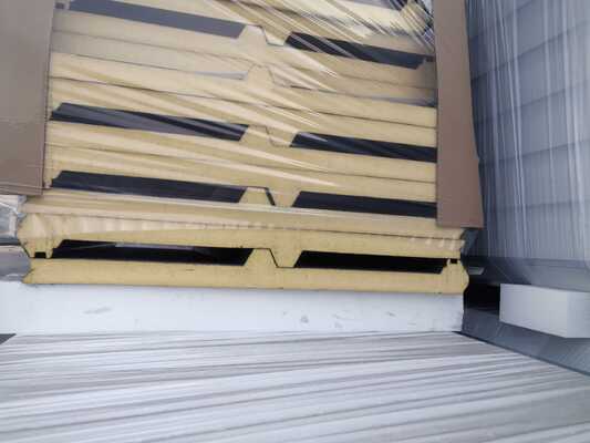 গুণমান  Fire Resistance Class B1 PIR Roof Panels with Customizable Length Up To 11960 Meters and Thermal Conductivity ≤0.02W/m·K কারখানা