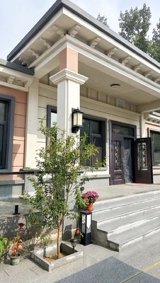 উচ্চমানের অ্যাল-এমজি-এমএন খাদ গ্রেটওয়াল রুফ প্যানেল, যা চমৎকার তাপ নিরোধক এবং কাস্টমাইজযোগ্য সারফেস ট্রিটমেন্ট সহ