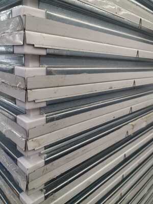 উচ্চ পরিচ্ছন্নতা পরিবেশের জন্য কাস্টমাইজযোগ্য পুরুত্বের ফায়ারপ্রুফ এবং ওয়াটারপ্রুফ ক্লিনরুম স্যান্ডউইচ প্যানেল